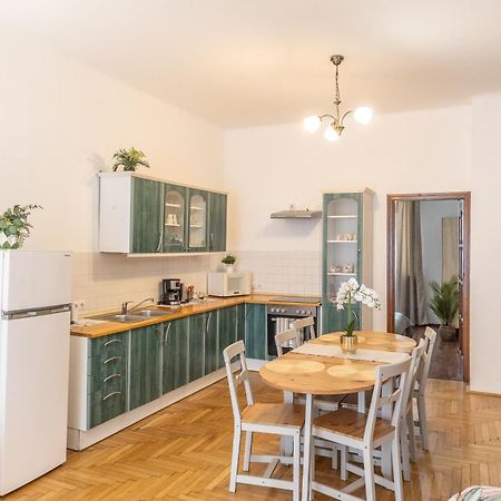 Riverside Balcony Apartment With View To Danube Budapest Exterior photo