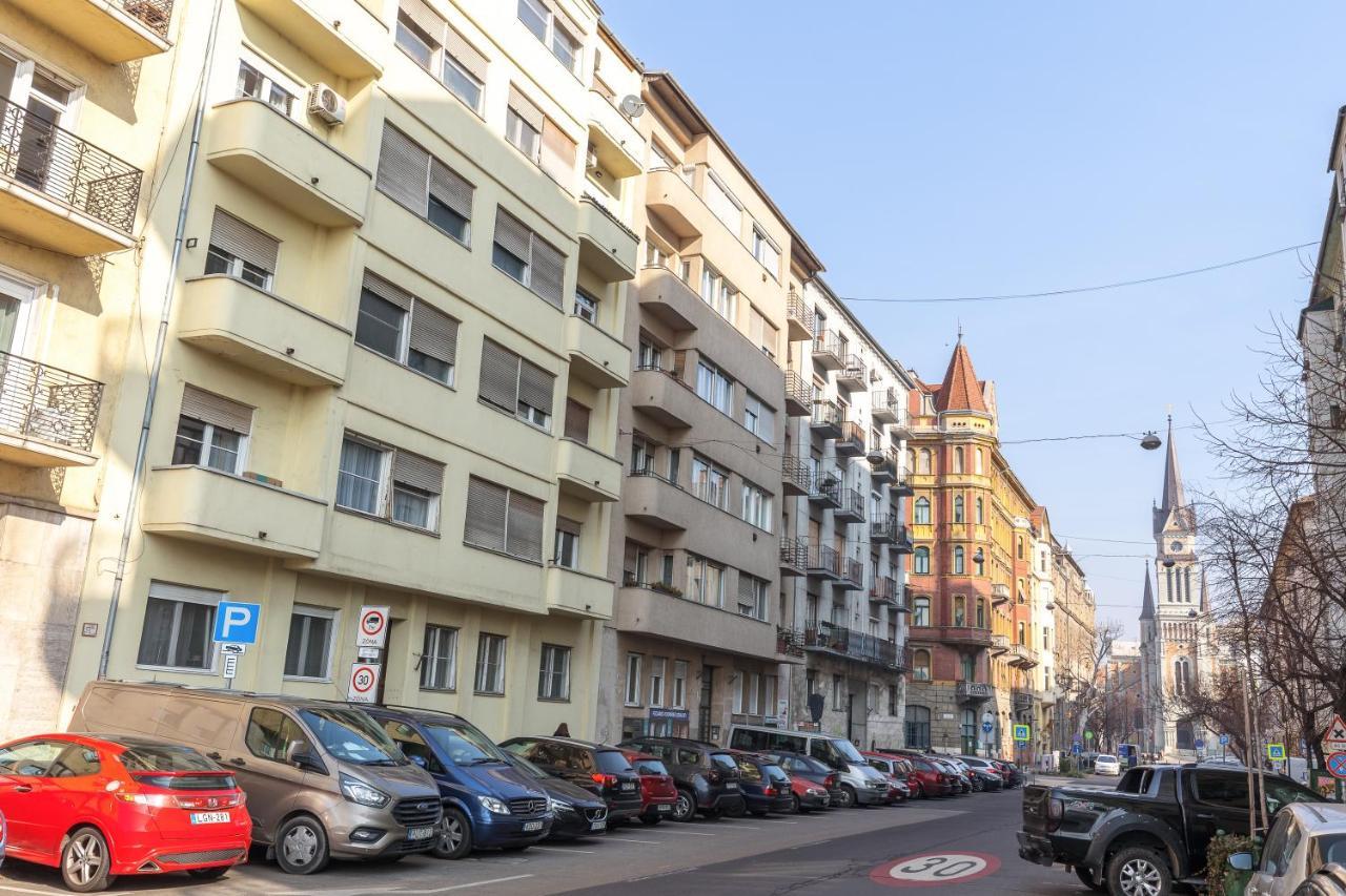 Riverside Balcony Apartment With View To Danube Budapest Exterior photo