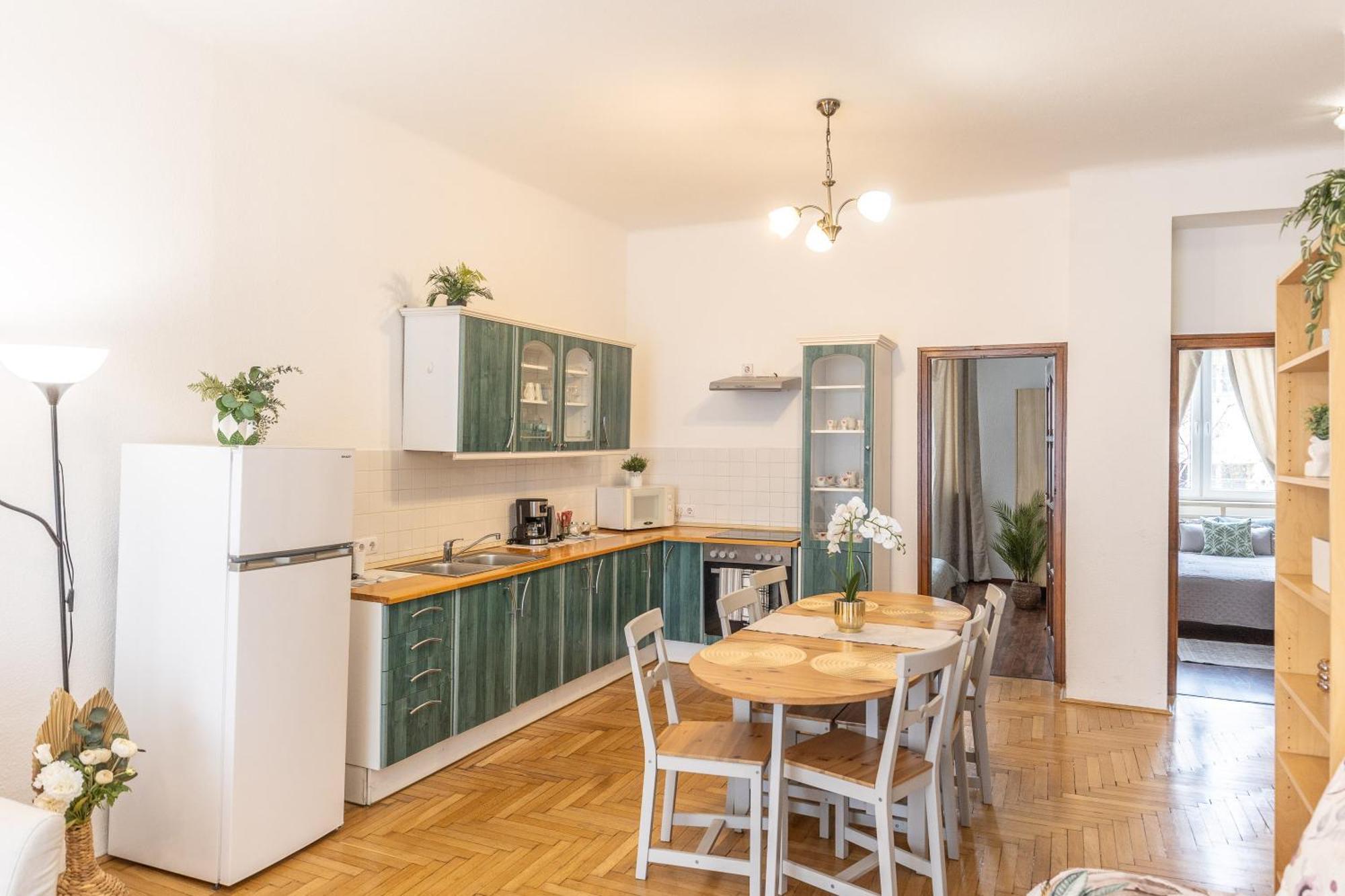 Riverside Balcony Apartment With View To Danube Budapest Exterior photo