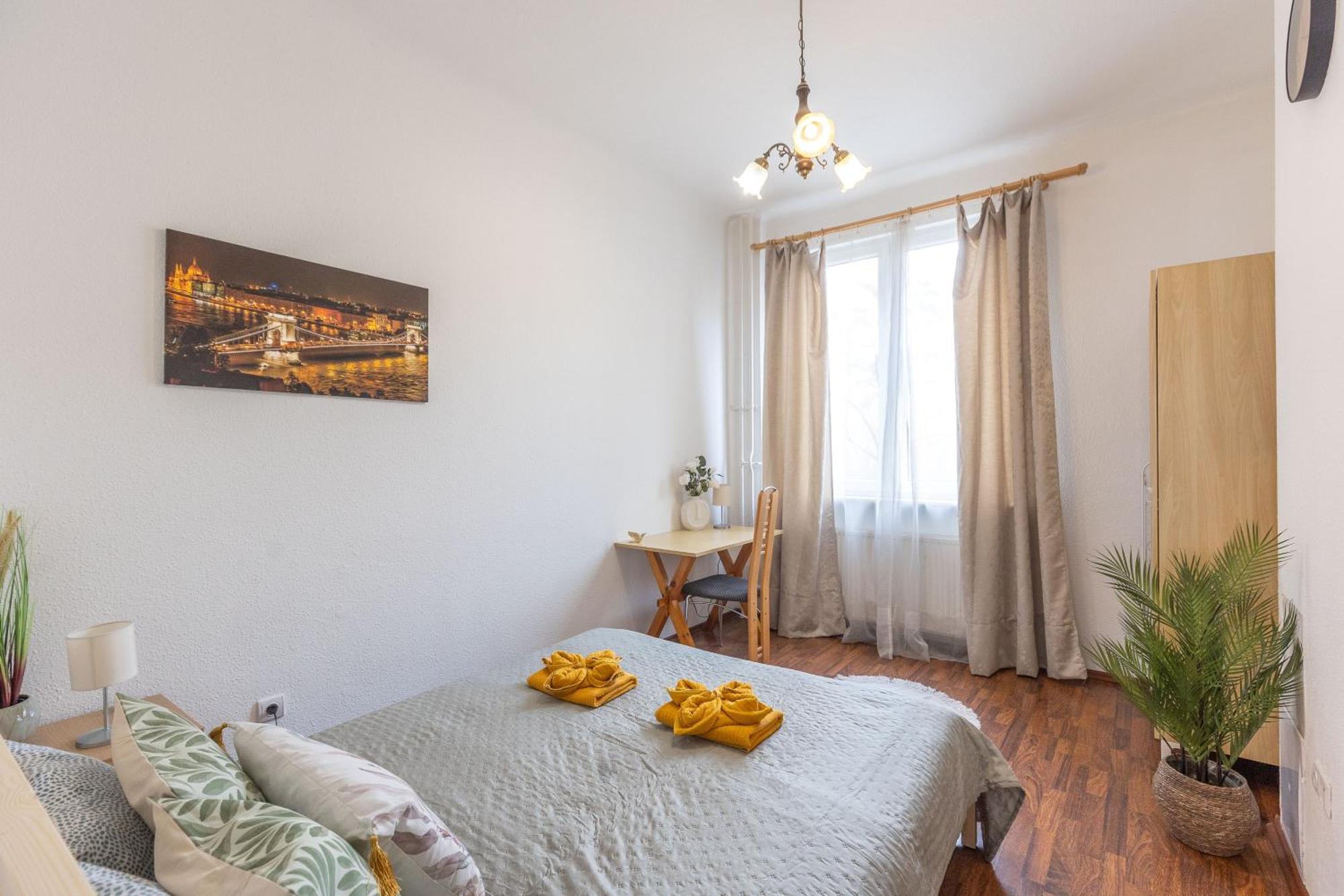 Riverside Balcony Apartment With View To Danube Budapest Exterior photo