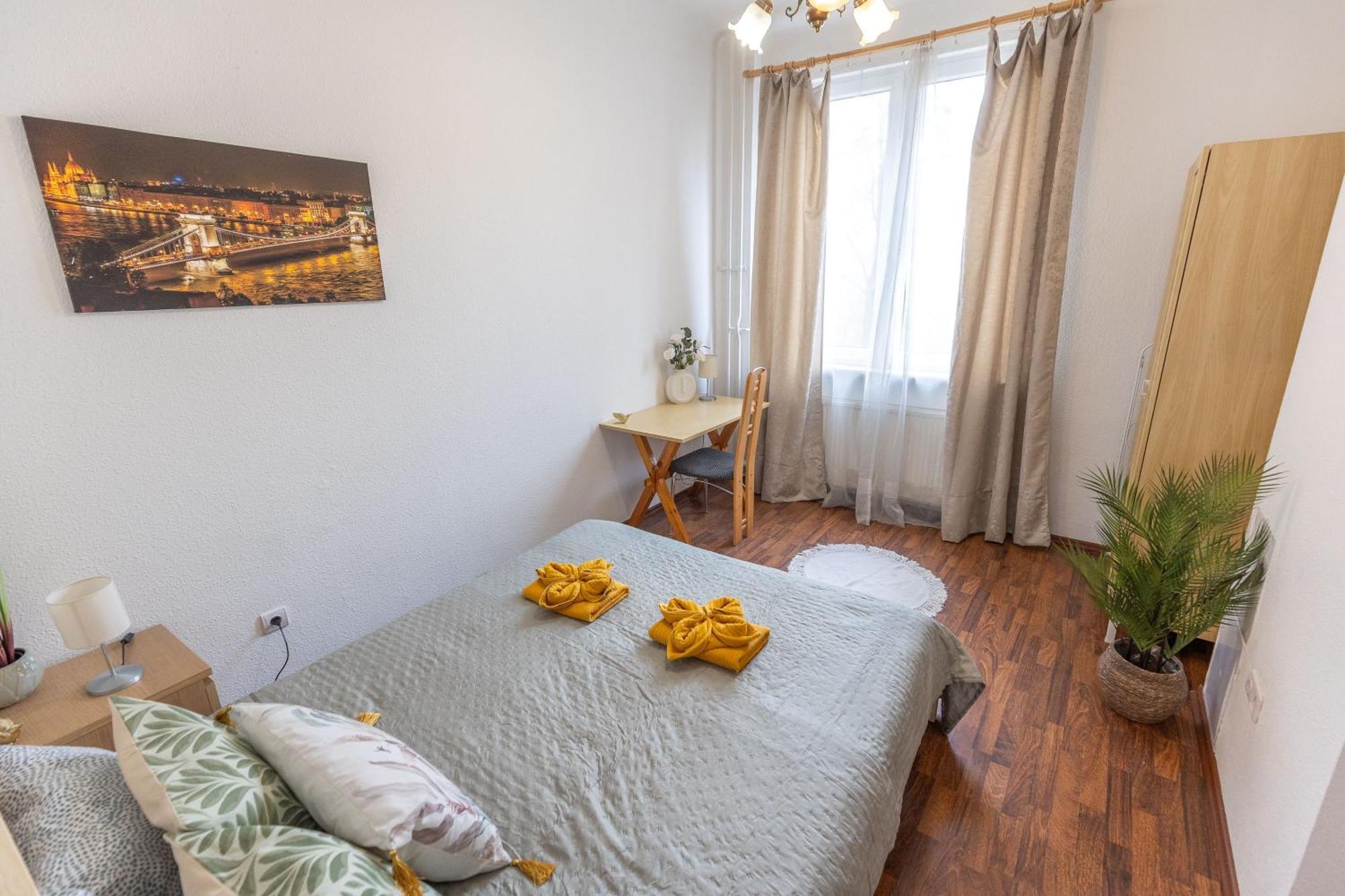 Riverside Balcony Apartment With View To Danube Budapest Exterior photo