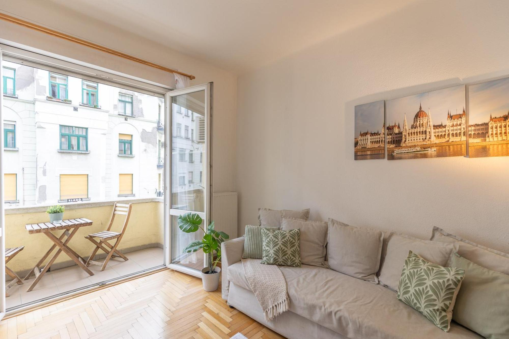 Riverside Balcony Apartment With View To Danube Budapest Exterior photo